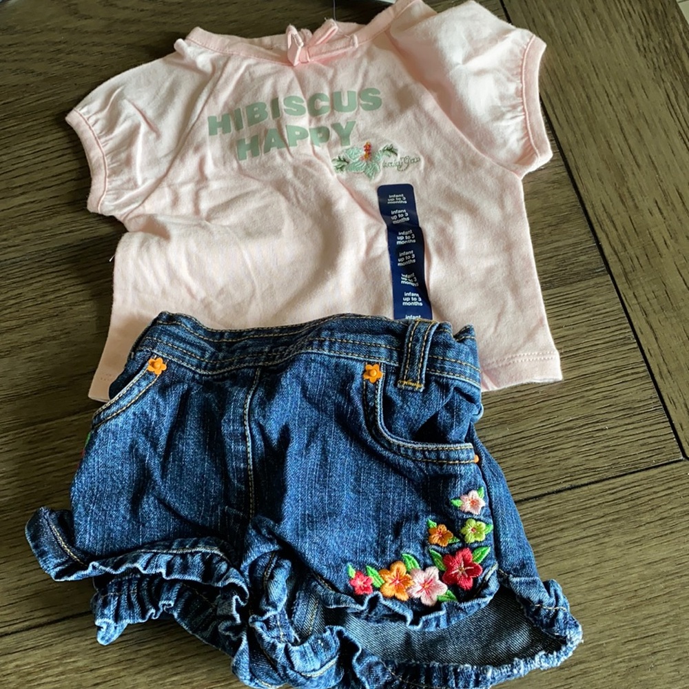 Baby Gap “Hibiscus Happy” Short Set size up to 3mo